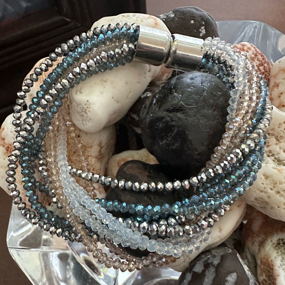 Beautful Blue, Silver and Beige Magnetic Sparkly Bracelet - Picture 4 of 6